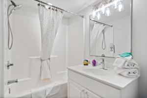 Vannituba majutusasutuses Sunrise Pointe 10F - Oceanfront - Cherry Grove Section