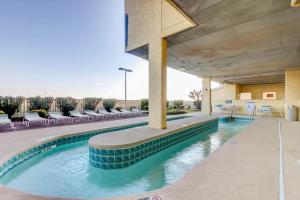 Bassein majutusasutuses Sunrise Pointe 10F - Oceanfront - Cherry Grove Section või selle lähedal