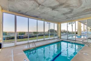 Bassein majutusasutuses Sunrise Pointe 10F - Oceanfront - Cherry Grove Section või selle lähedal