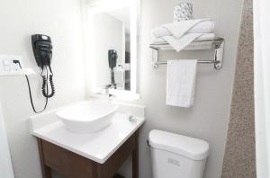 Koupelna v ubytování Seashire Inn & Suites