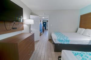 Postel nebo postele na pokoji v ubytování Seashire Inn & Suites + 26 fotografií