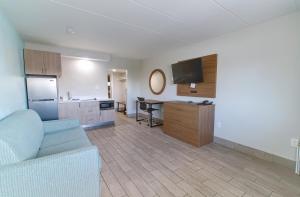 Kuchyň nebo kuchyňský kout v ubytování Seashire Inn & Suites