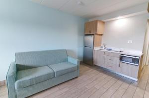 Kuchyň nebo kuchyňský kout v ubytování Seashire Inn & Suites