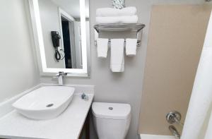 Koupelna v ubytování Seashire Inn & Suites