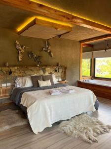 a bedroom with a large bed and a window at Hosteria El Ceibo in La Cumbrecita