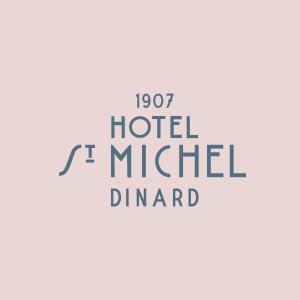 napis z ładowarką hotelową w obiekcie Hotel Saint-Michel w mieście Dinard