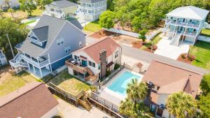マートルビーチにあるPerrin Place C - 3rd Row - Ocean Drive Sectionのプール付きの家の航空写真