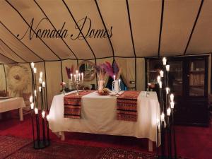 メルズーガにあるNomada Domesの蝋燭台