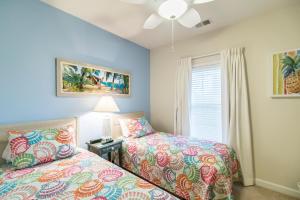 Ένα ή περισσότερα κρεβάτια σε δωμάτιο στο Barefoot Resort - Cypress Bend 123 - Windy Hill +15 φωτογραφίες