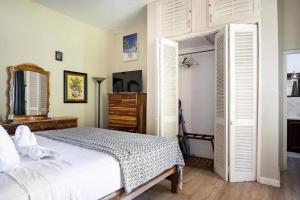 Billede fra billedgalleriet på Tower Isles Condo with sea views i Saint Mary