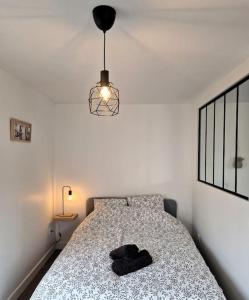 Giường trong phòng chung tại Le Charmant, Centre-Ville, TV-HD, Wifi