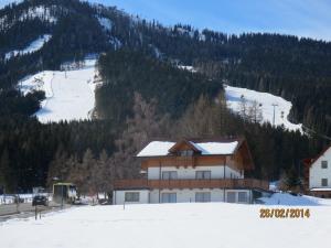 Haus Lossie im Winter