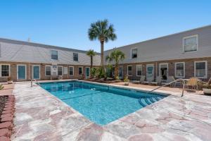 Πισίνα στο ή κοντά στο Madison Villas 16 - 3rd Row - Crescent Beach Section