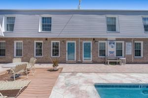 Πισίνα στο ή κοντά στο Madison Villas 16 - 3rd Row - Crescent Beach Section