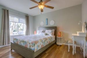 a bedroom with a bed and a ceiling fan at Beach-2-Bay 1br - In the Heart of Mission Beach in San Diego