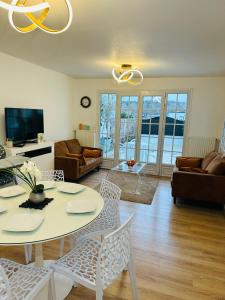 a living room with a table and chairs at RELAX HOME Maison et studio ensemble in Deauville