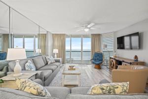 Et tv og/eller underholdning på Ashworth 807 - Ocean Front-Ocean Drive Section