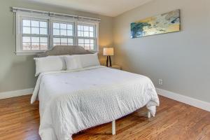 Giường trong phòng chung tại Asheville Haven Less Than 2 Mi to Biltmore and Downtown