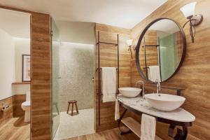 Un baño de Fiesta Americana Hacienda Galindo Resort & Spa