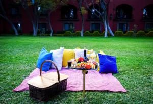 Un jardín fuera de Fiesta Americana Hacienda Galindo Resort & Spa