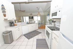 Cucina o angolo cottura di Sandpiper Cove Unit 4206