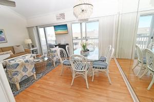 Area soggiorno di Sandpiper Cove Unit 4206