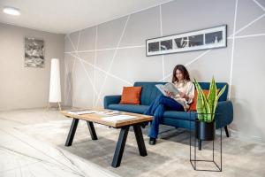 Istumisnurk majutusasutuses Miralago Locarno Easy Rooms