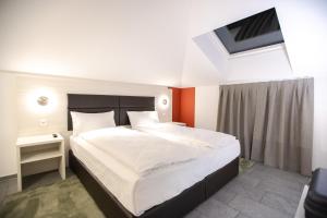Katil atau katil-katil dalam bilik di Miralago Locarno Easy Rooms