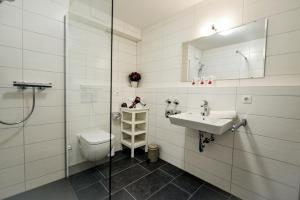 Koupelna v ubytování Haus Nordseebrandung NC54 + 17 fotografií