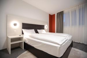 Katil atau katil-katil dalam bilik di Miralago Locarno Easy Rooms