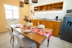 a kitchen with a wooden table with chairs and a blue refrigerator at Hermoso departamento amueblado en Aguascalientes. Céntrico in Aguascalientes