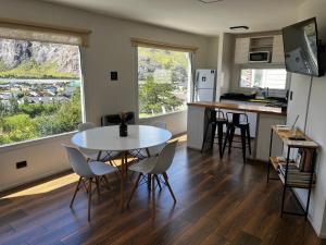 Una cocina o kitchenette en Buenavista Chalten, Casa de Montaña