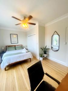 a bedroom with a bed and a ceiling fan at Beautiful Chicago 2BD 1BA in Chicago