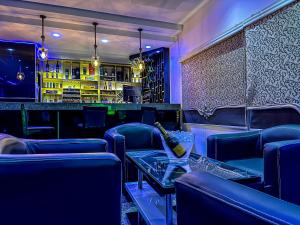 Χώρος καθιστικού στο Parkview Astoria Hotel