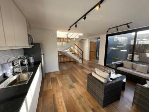 a kitchen and living room with a large window at Casa en Grutas Village in Punta del Este