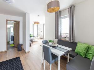 a living room with a table and a couch at Gemütliche Ferienwohnung, Beilngries in Beilngries