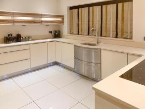 مطبخ أو مطبخ صغير في Wernddu Fechan House - Uk42932