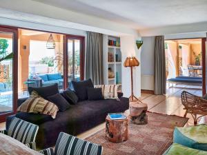 Un lugar para sentarse en Cozy three bedroom villa with Es Vedra views