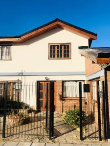 a house with a fence in front of it at Casa andina in Esquel