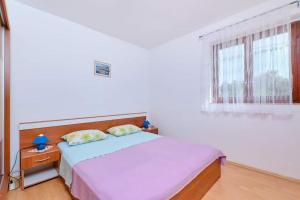 Postel nebo postele na pokoji v ubytování Apartments with a parking space Cunski, Losinj - 7867