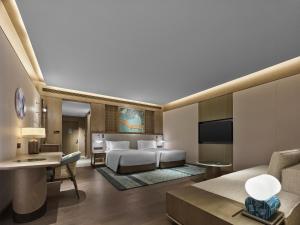 Ένα ή περισσότερα κρεβάτια σε δωμάτιο στο Banyan Tree Suzhou Shishan