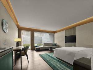 Ένα ή περισσότερα κρεβάτια σε δωμάτιο στο Banyan Tree Suzhou Shishan