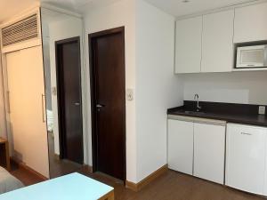Кухня или мини-кухня в Flat Paulista 540

