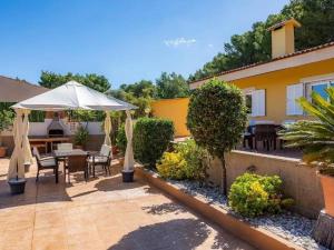 Zdjęcie z galerii obiektu Chalet méditerranéen avec piscine, jardin et Wi-Fi près de la plage à Santa Margalida - ES-266-3 w mieście Santa Margalida