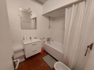 Kúpeľňa v ubytovaní Appartement Saint-Bon-Tarentaise, 2 pièces, 5 personnes - FR-1-514-44