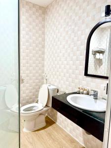 Ванная комната в Sam Retreat Hoi An Villa - Peaceful Rice-Field Retreat, 10 Minutes to Hoi An Old Town