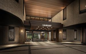 un rendimiento de la entrada a un edificio en EN RESORT Re'Cove Hakone, en Hakone