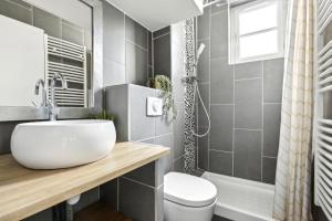 Charming top floor near Montmartre