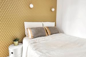 Charming top floor near Montmartre