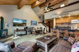 Kuchyň nebo kuchyňský kout v ubytování Northstar California Resort